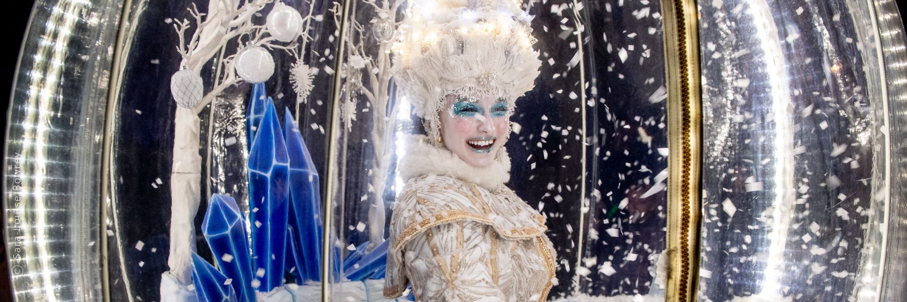 BAD2022 - Snow Queen Show Globe